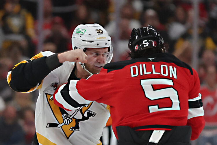Devils beat the Penguins 2-1 in a shootout to take over 1st place in the Metropolitan Division